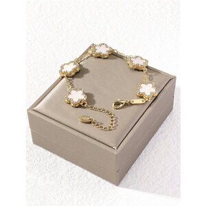 Elegant  Five-Leaf Clover Cubic Zirconia bracelet